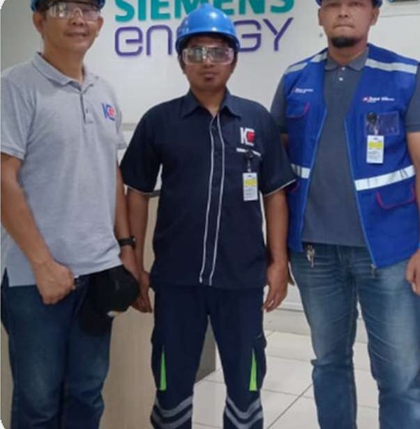 Tim lapangan di lokasi proyek